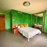 Vadorrey Hotel